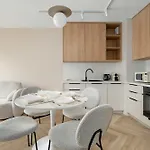 Beige In With Parking And Air Conditioned Living By Renters Апартаменты *