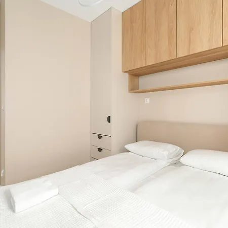 Appartamento Beige In With Parking And Air Conditioned Living By Renters Poznań