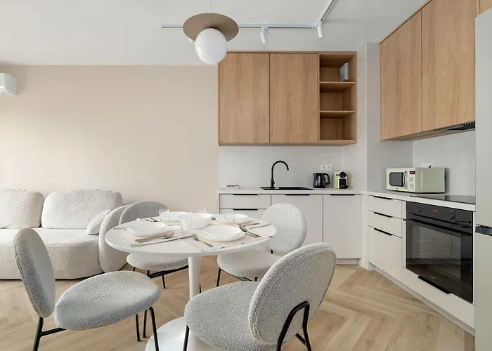 Beige In With Parking And Air Conditioned Living By Renters Apartament *