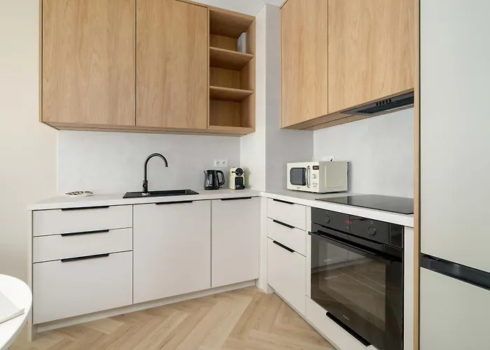 Beige In With Parking And Air Conditioned Living By Renters