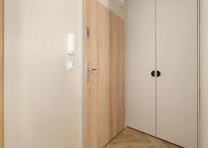 Beige In With Parking And Air Conditioned Living By Renters